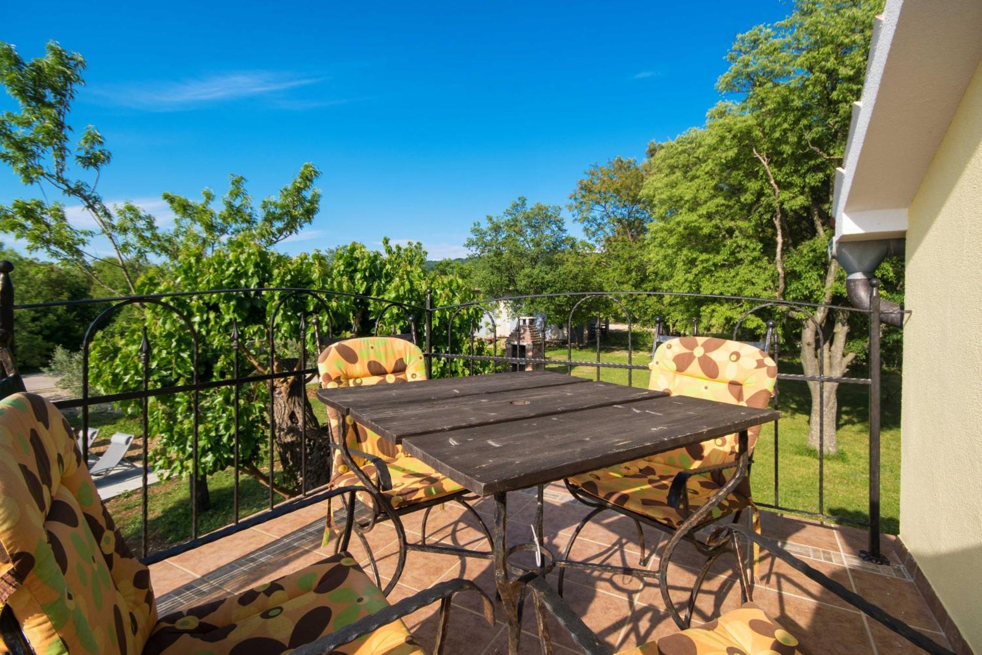 Villa Loreta, A Beautiful And Cozy Villa Minutes Away From The Sea Raša 外观 照片