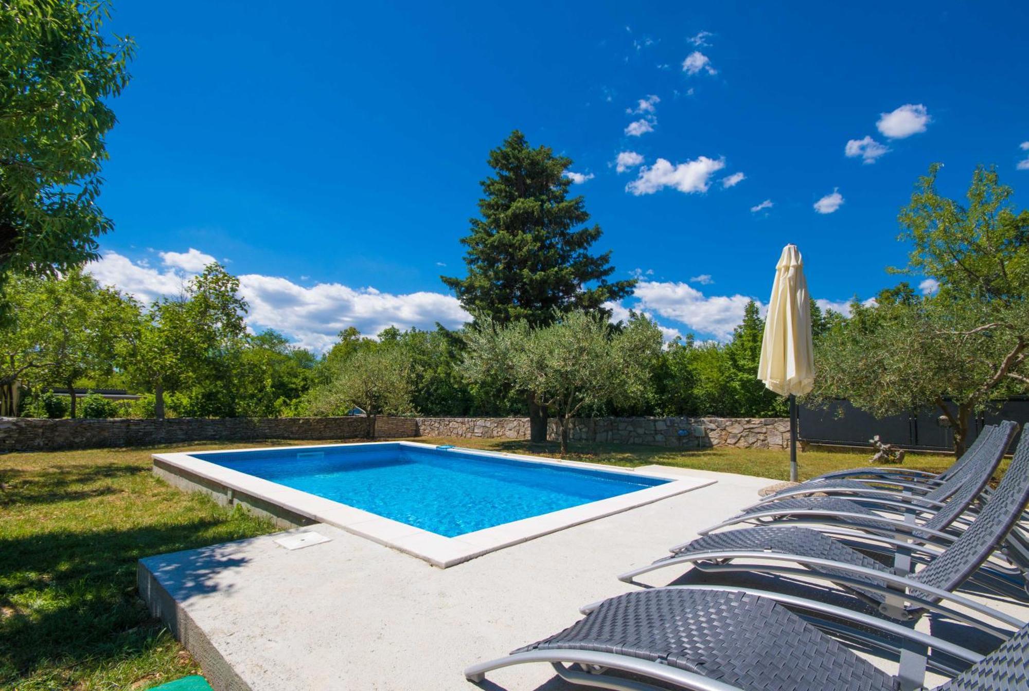 Villa Loreta, A Beautiful And Cozy Villa Minutes Away From The Sea Raša 外观 照片